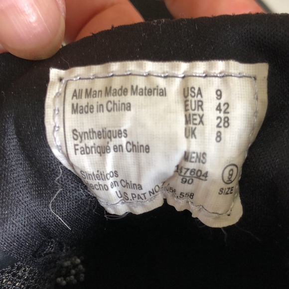 CHAMPIONS ALL BLACK MEMORY FOAM SNEAKERS. SIZE US9 - Picture 14 of 14